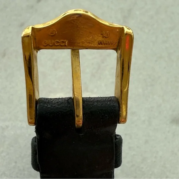 Gucci Vintage 1995 Gold and Black Leather Watch - Picture 12 of 13